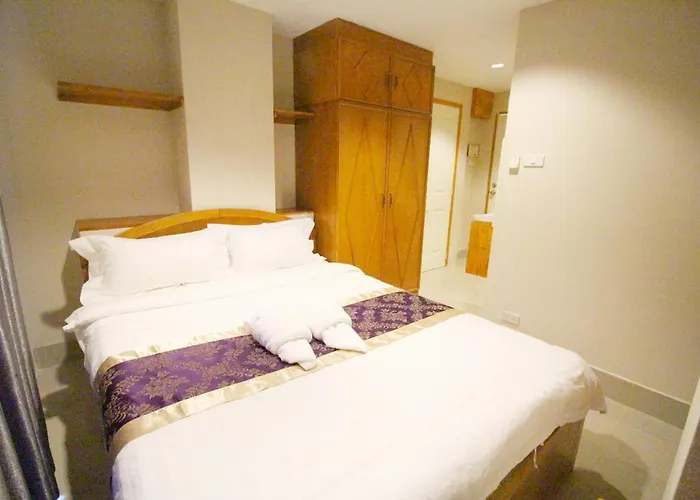 Lee Place Phatthanakan Aparthotel