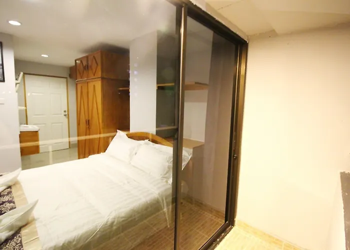Lee Place Phatthanakan 2*